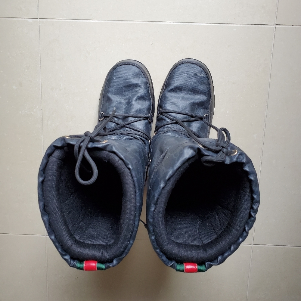Auth. Gucci Moon Boots - Picture 5 of 8